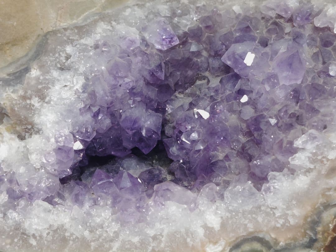 ジオード 1.1kg アメジスト 水晶 原石 鑑賞石 自然石 誕生石 鉱物 鉱石