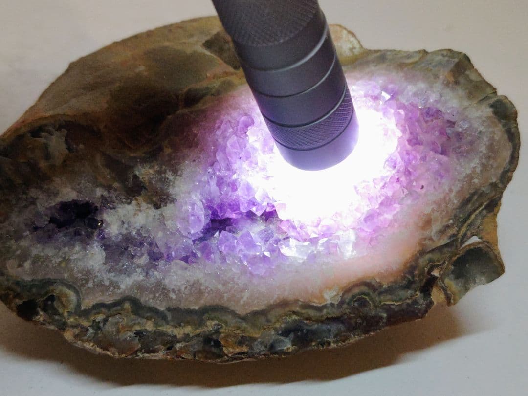 ジオード 1.1kg アメジスト 水晶 原石 鑑賞石 自然石 誕生石 鉱物 鉱石