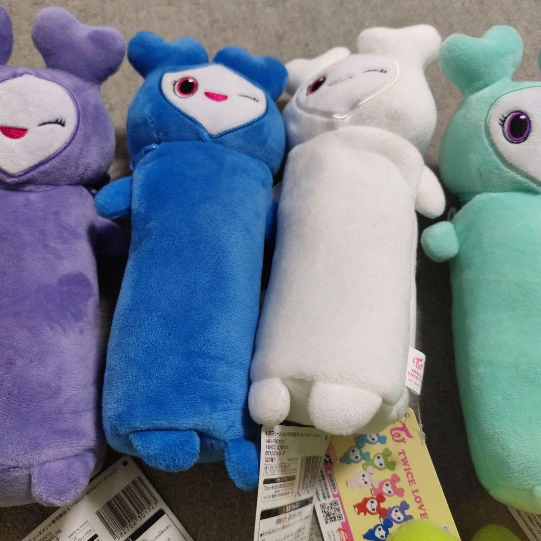 TWICE LOVELYS のびふにゃポーチ　6体 ＋ パペットぬいぐるみ ２個