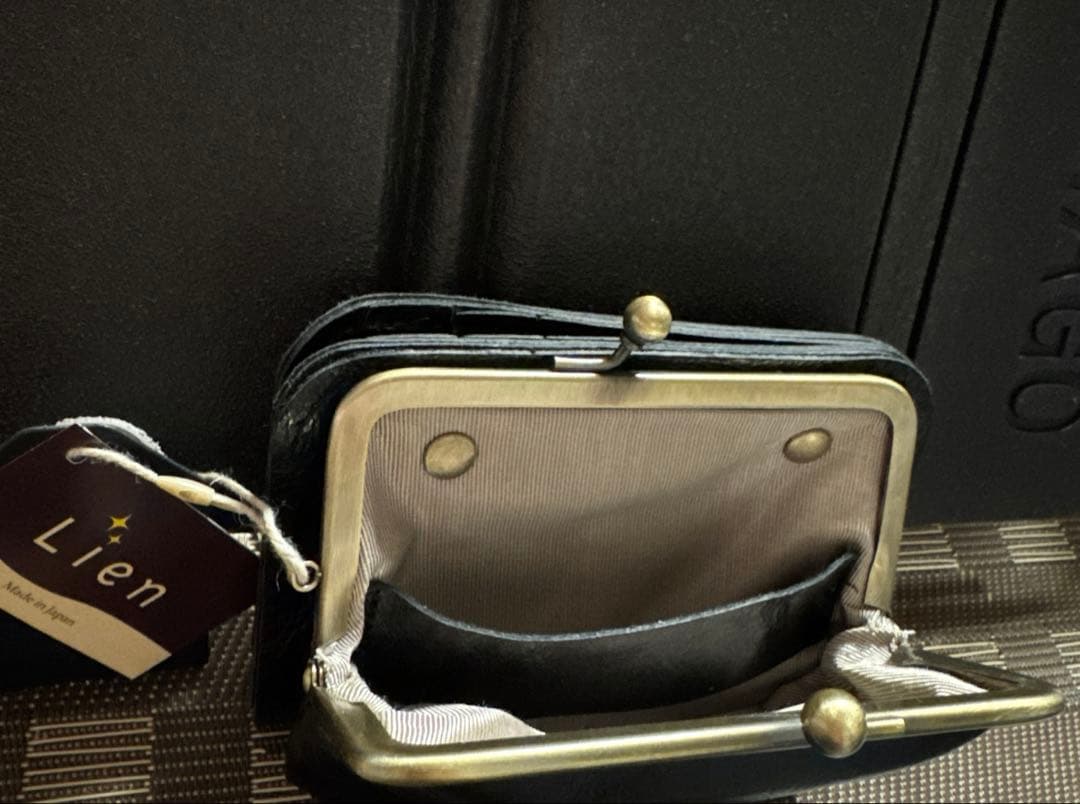 Lian コルド がま口2つ折れウォレット 黒のレザーがま口財布