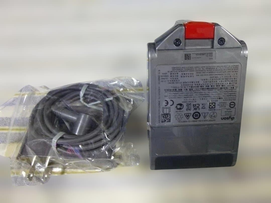 ラスト1台　最新2025年製　ダイソンSV18用の本体セットで全て新品です