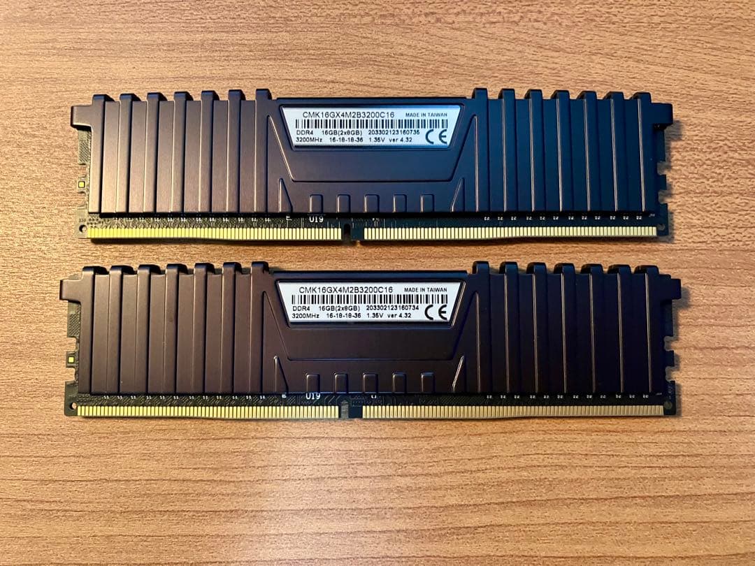 メモリー DDR4 16GB (2x8GB) Corsair
