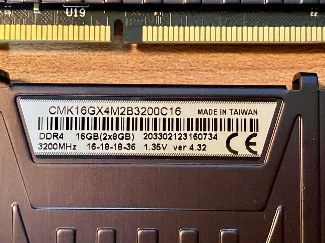 メモリー DDR4 16GB (2x8GB) Corsair