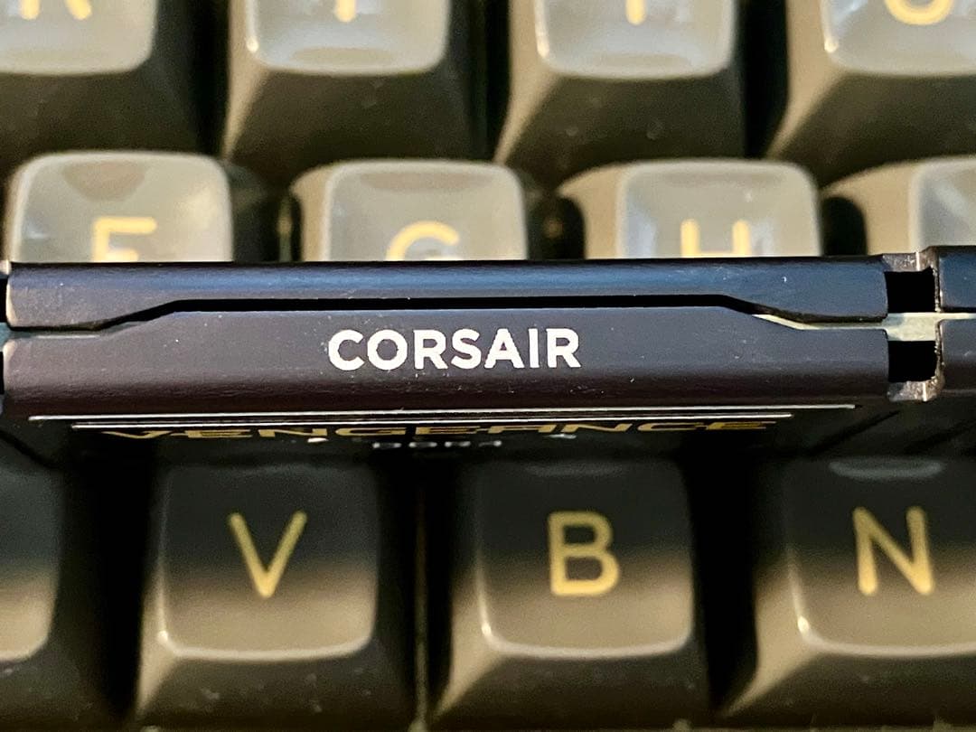 メモリー DDR4 16GB (2x8GB) Corsair