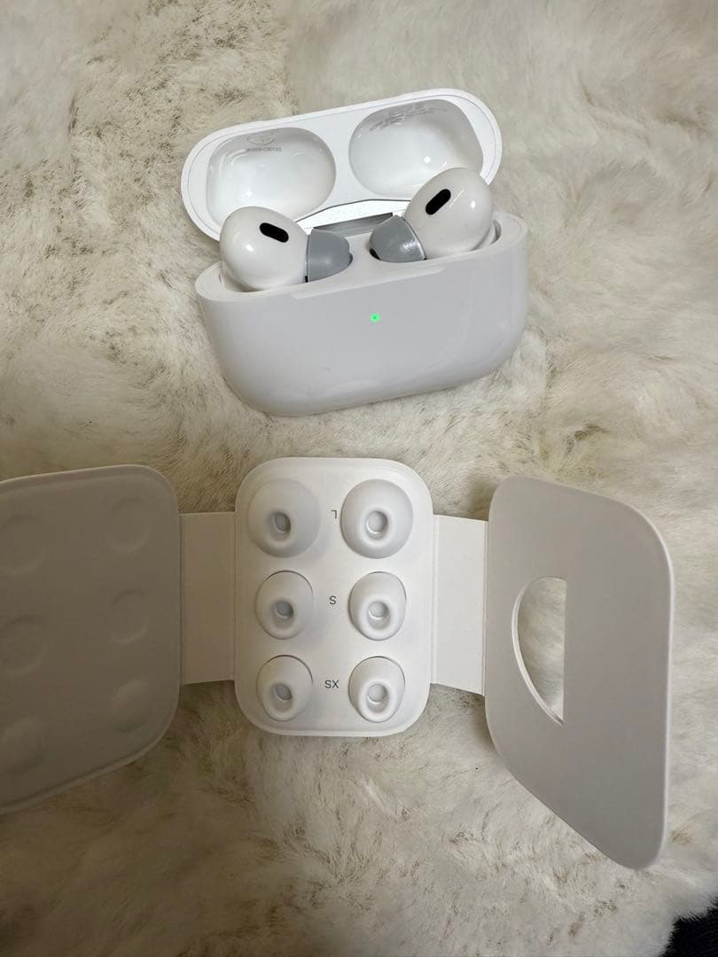 ノ*パ様 AirPods Pro第2世代 ほぼ未使用 本体 イヤーチップ付き タ