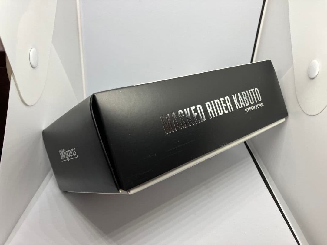 S.H.Figuarts 真骨彫製法仮面ライダーカブト ハイパーフォーム【初版】