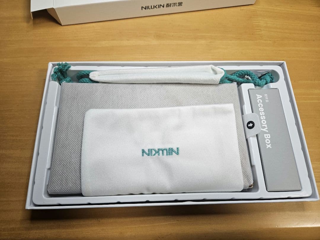 Nillkin Cube Pocket Keyboard 本体