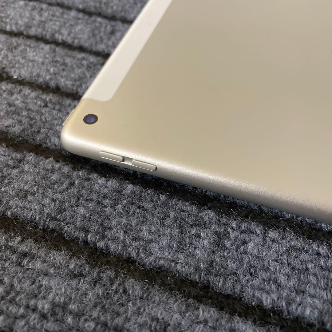 180 iPad 8世代 32GB SIMフリー シルバー