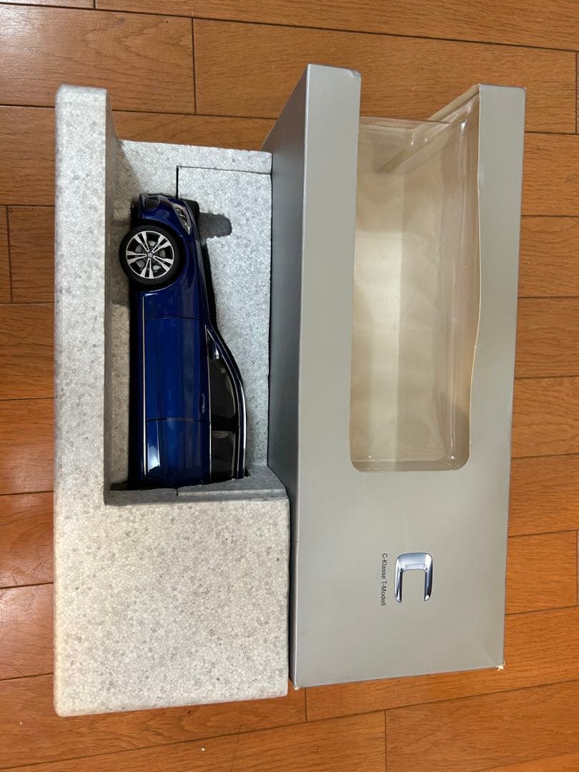 新品　メルセデスベンツ　c180 モデル　ミニカー　コレクション　ベンツ