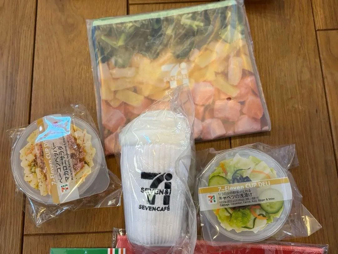 セブンイレブン　ハッピーくじ　特賞　BIGぬいぐるみ　からあげ棒　他７点