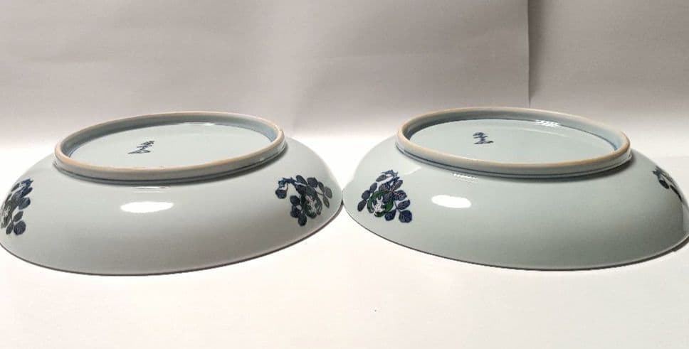 ② 源右衛門窯 染錦 古伊万里風松絵 皿 飾り皿 2枚組 未使用品