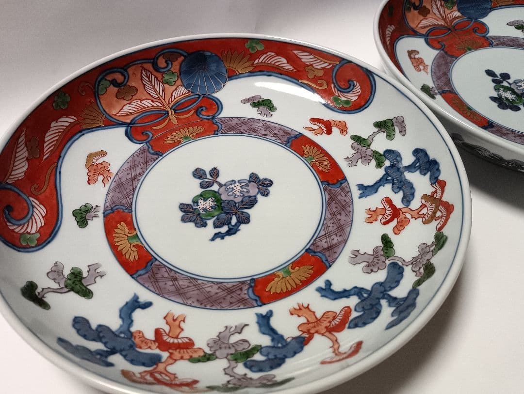 ② 源右衛門窯 染錦 古伊万里風松絵 皿 飾り皿 2枚組 未使用品