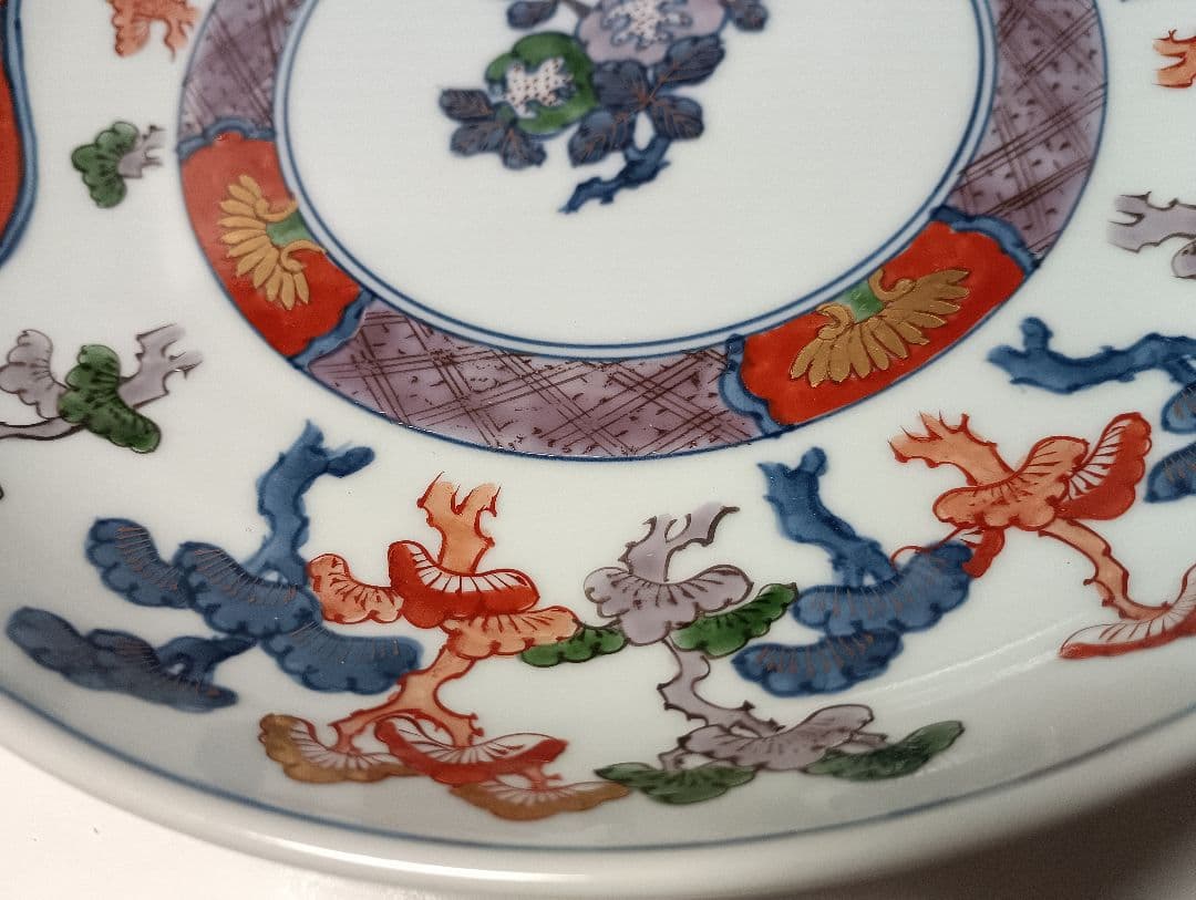 ② 源右衛門窯 染錦 古伊万里風松絵 皿 飾り皿 2枚組 未使用品