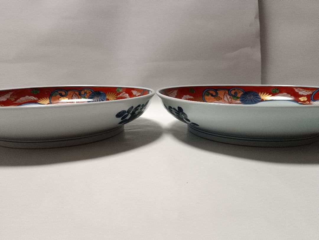 ② 源右衛門窯 染錦 古伊万里風松絵 皿 飾り皿 2枚組 未使用品