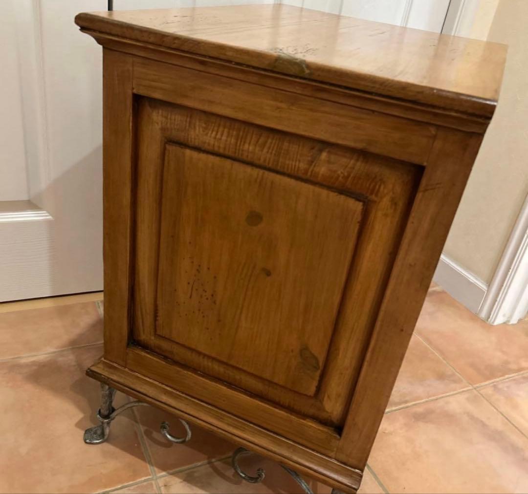 ✨アンティーク調な三段チェスト ✨脚は希少なアイアン製★シェルハンドル