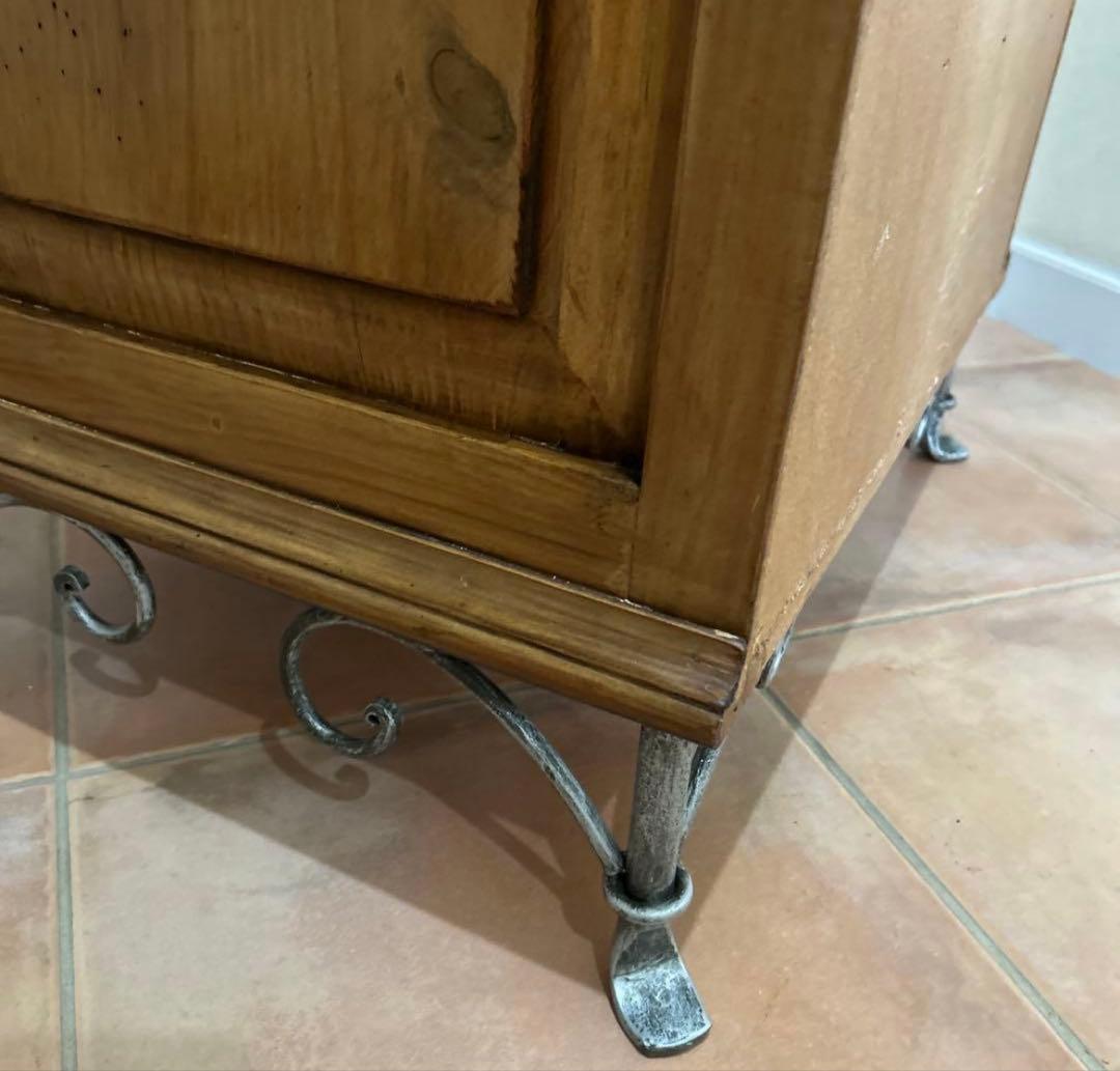 ✨アンティーク調な三段チェスト ✨脚は希少なアイアン製★シェルハンドル