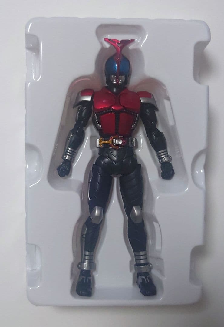 S.H.Figuarts（真骨彫製法） 仮面ライダーカブト ライダーフォーム