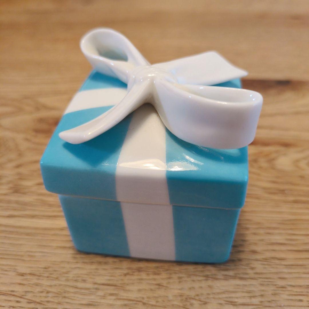 ティファニー ギフトボックス 小物入れ 陶器 リボン　置物　ブルーボックス