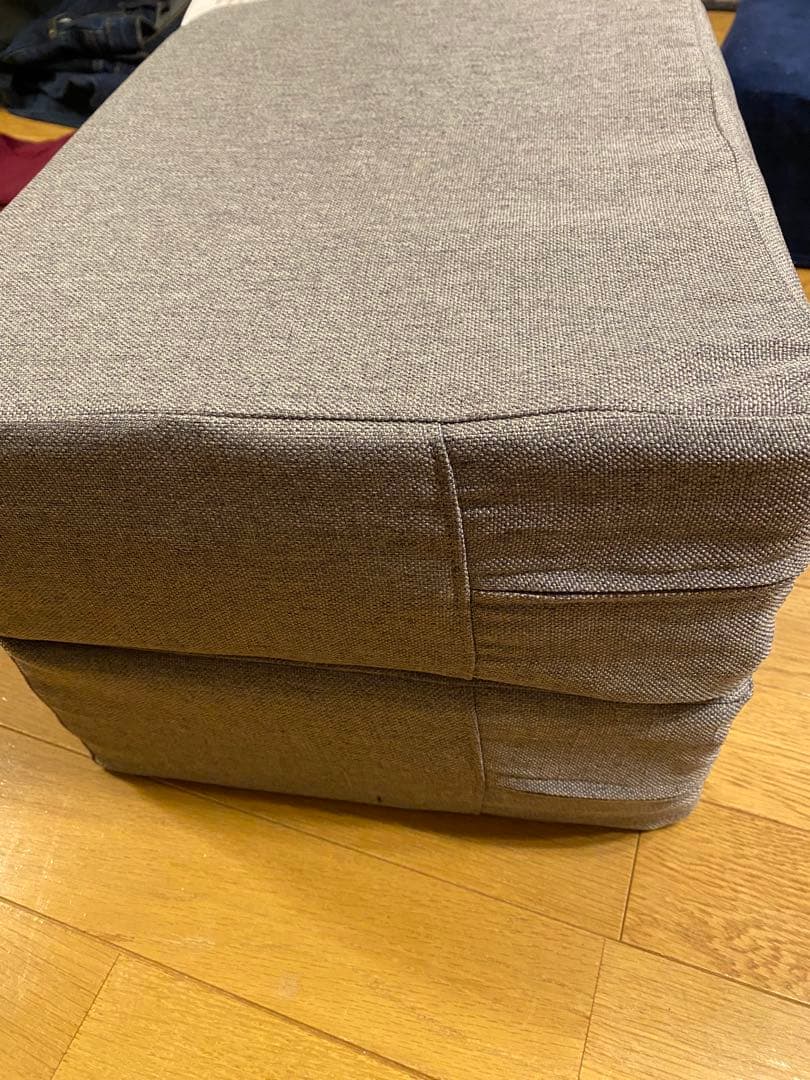 グレーのファブリックコーナーソファ