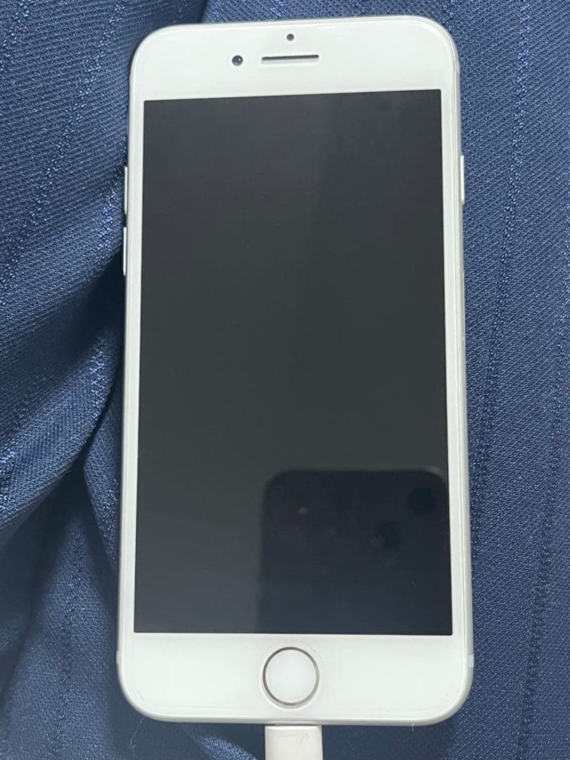 Apple iPhone 7 シルバー 本体 初期化済み