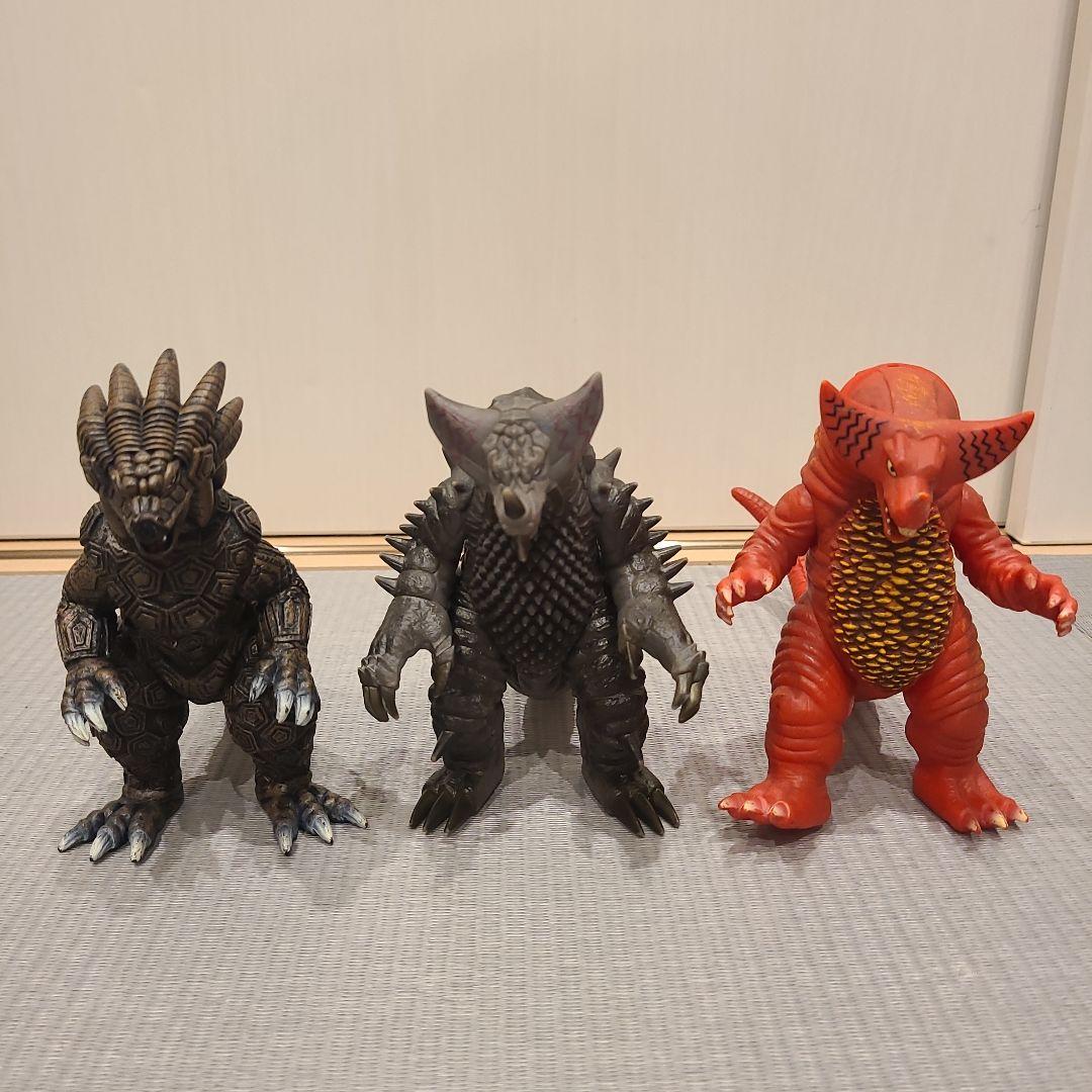ウルトラマン　怪獣　ソフビ　セット販売　18体