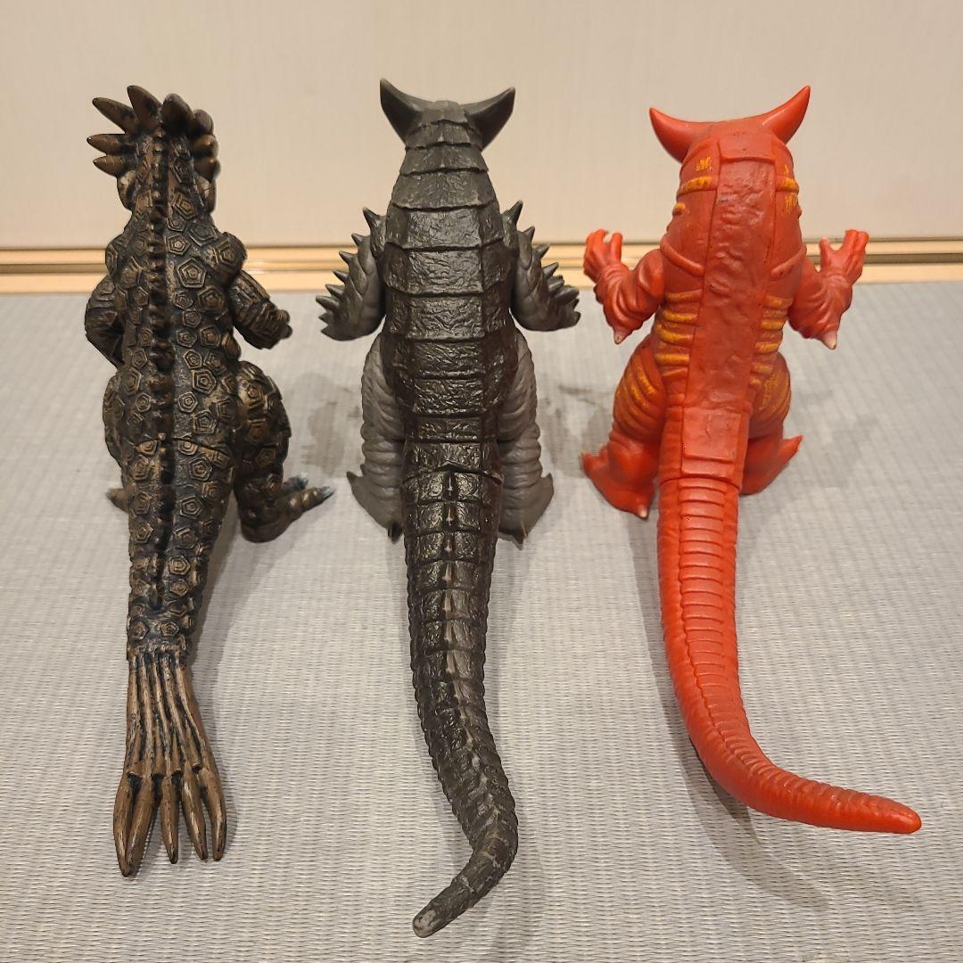 ウルトラマン　怪獣　ソフビ　セット販売　18体