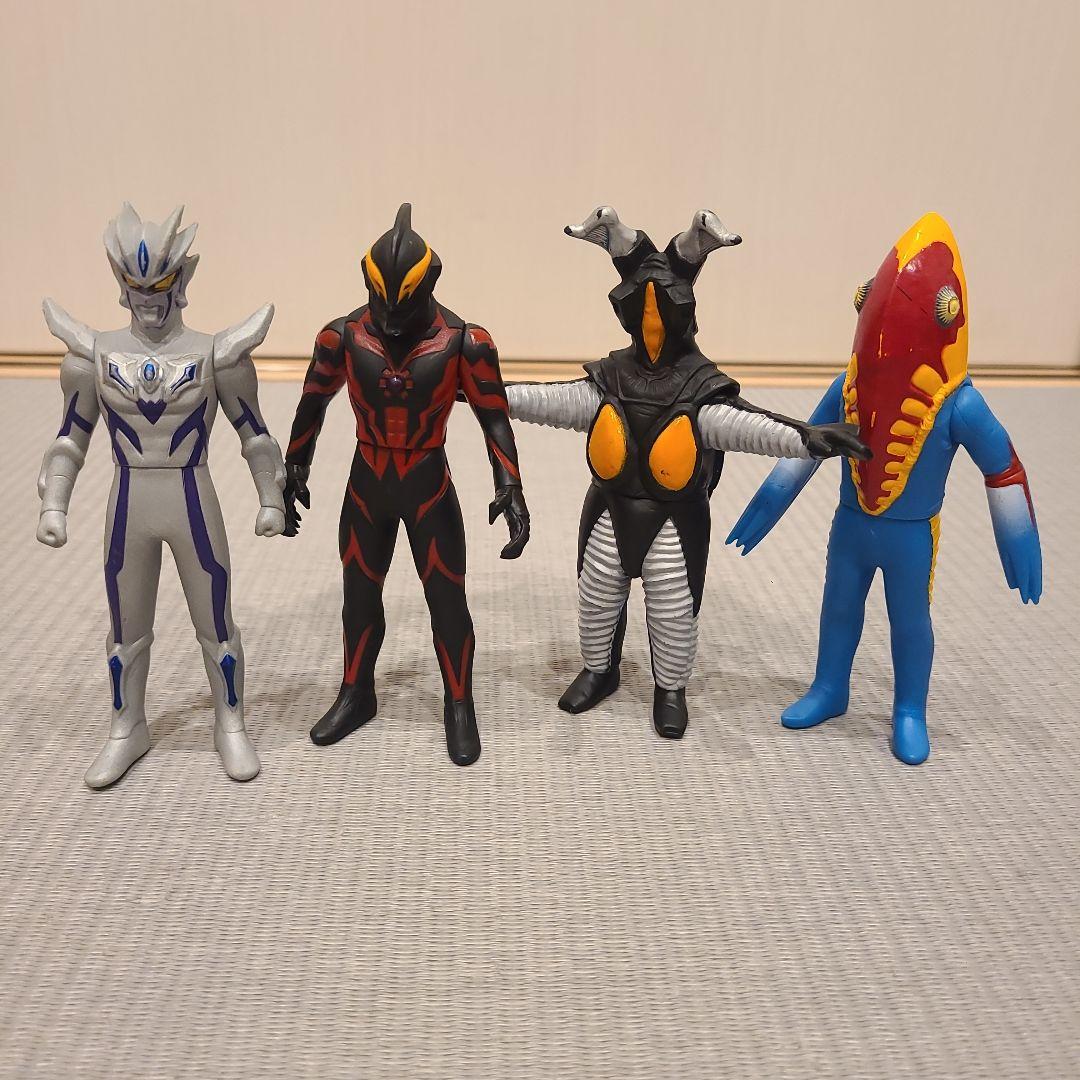 ウルトラマン　怪獣　ソフビ　セット販売　18体