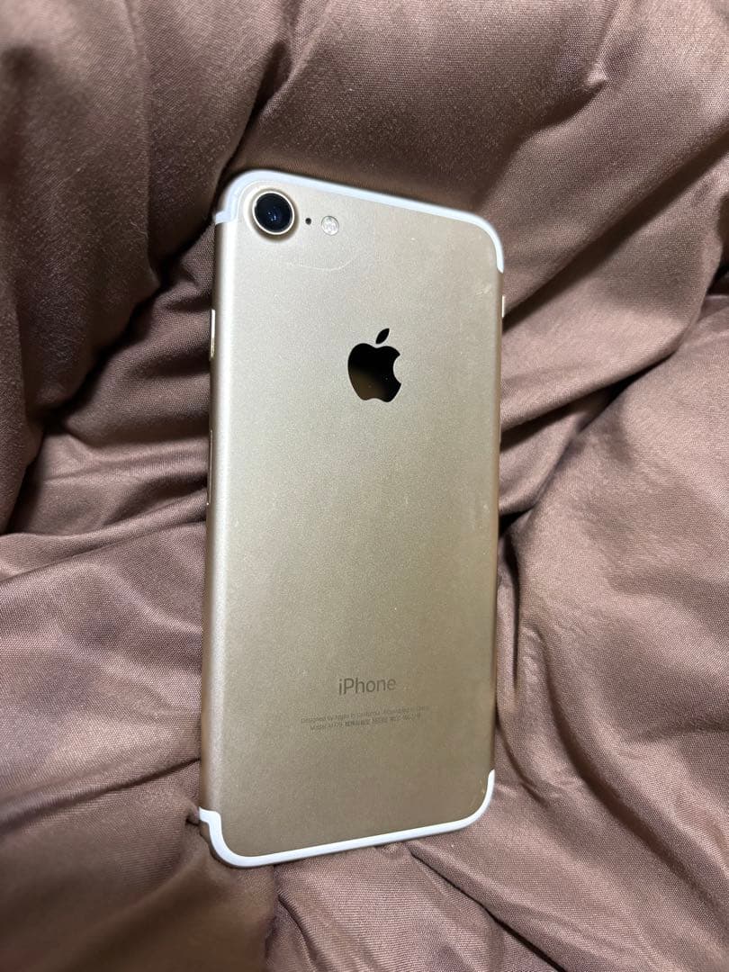 SIMフリー iPhone7 ゴールド