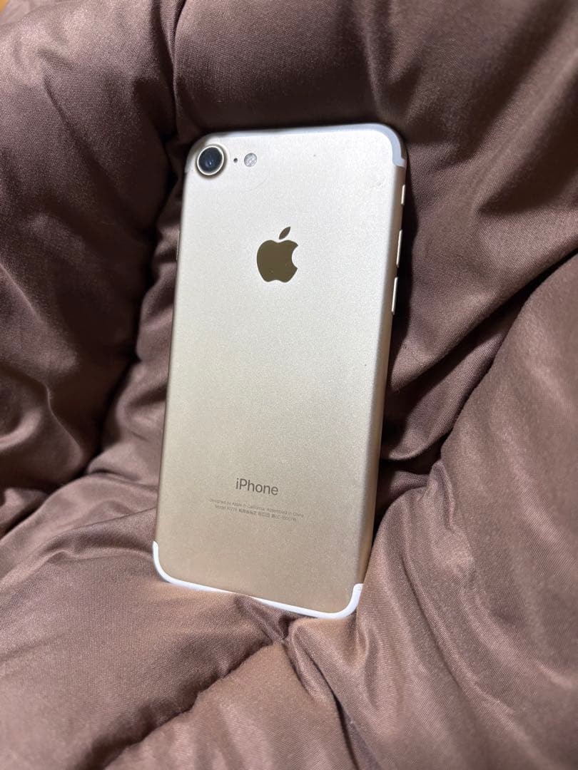 SIMフリー iPhone7 ゴールド