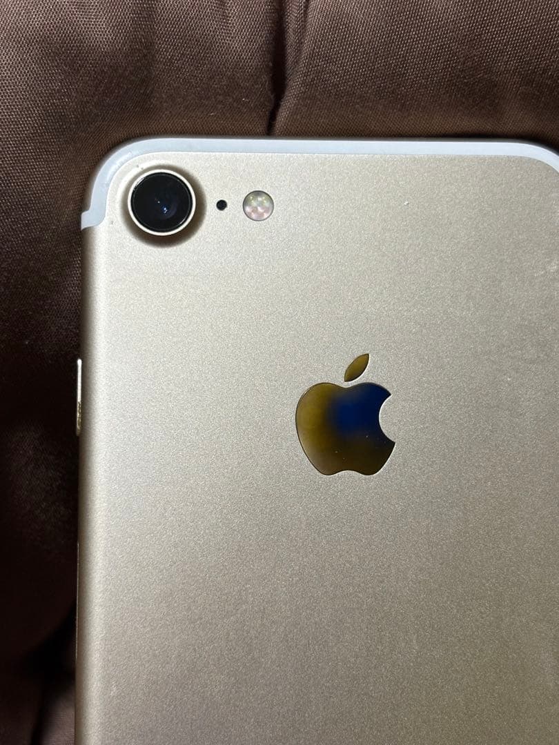 SIMフリー iPhone7 ゴールド