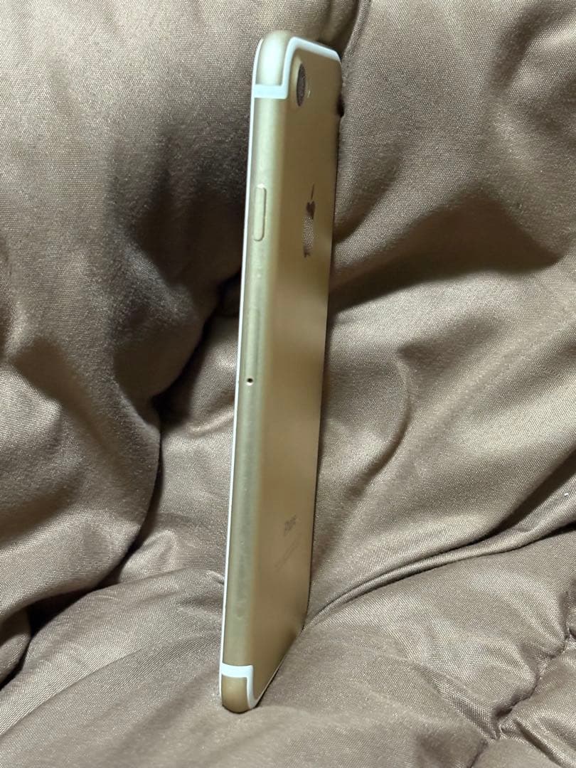 SIMフリー iPhone7 ゴールド