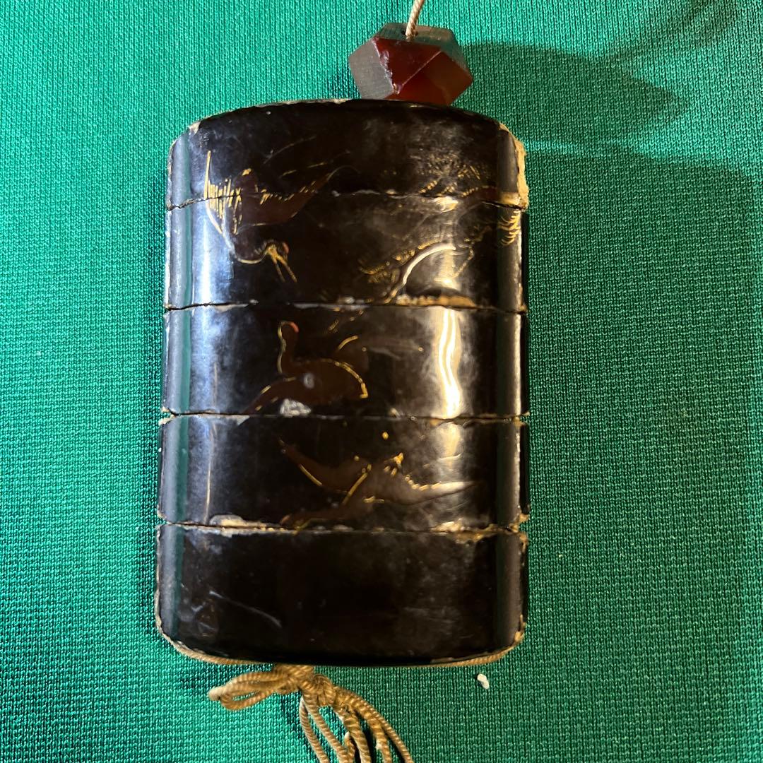 印籠　根付　菊？