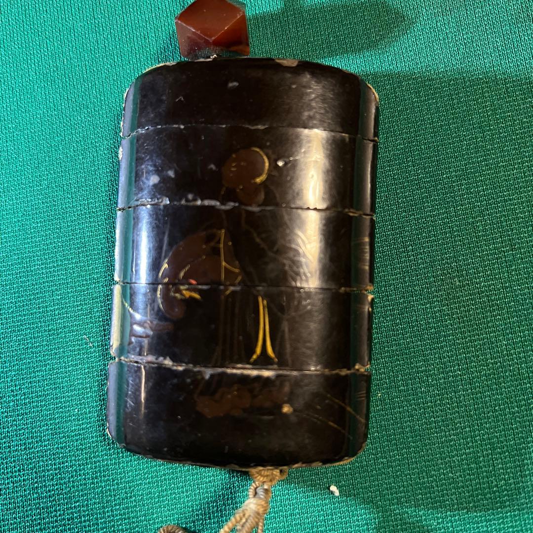 印籠　根付　菊？