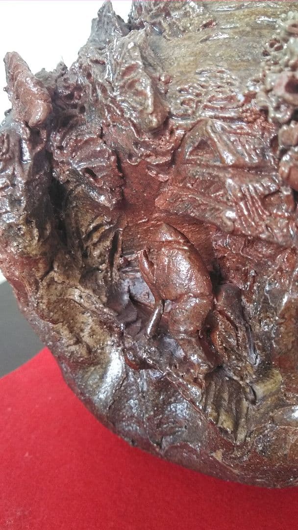 茶色の存在感ある壺(一輪挿し)