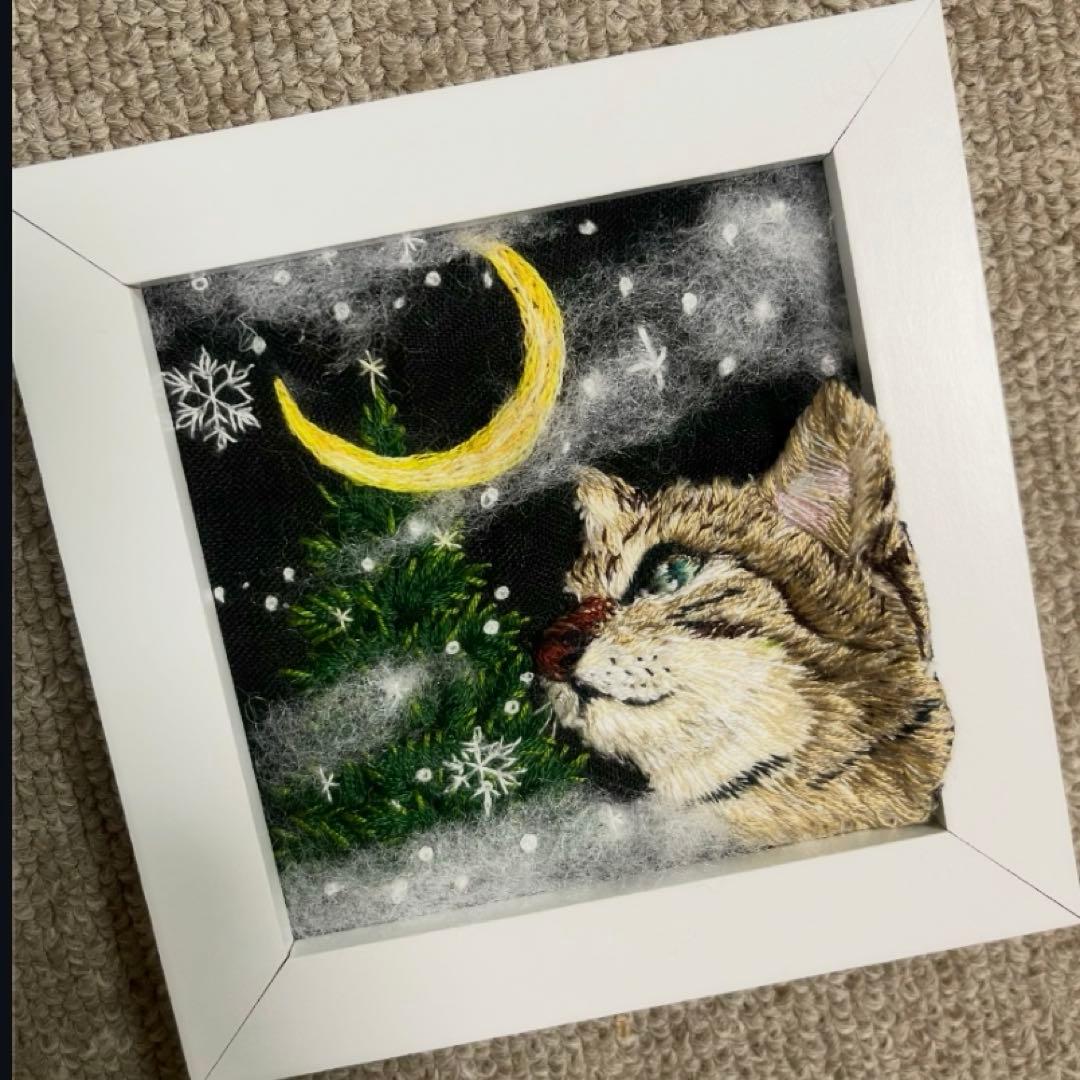 タ*ー様 ハンドメイド刺繍フレーム　三日月の夜とキジトラ