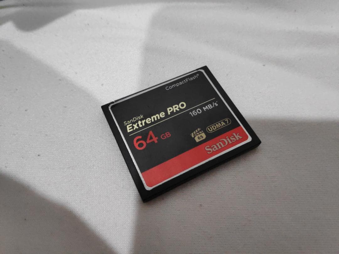 Canon EOS 5D Mark3 III Sandisk CF リーダーつき