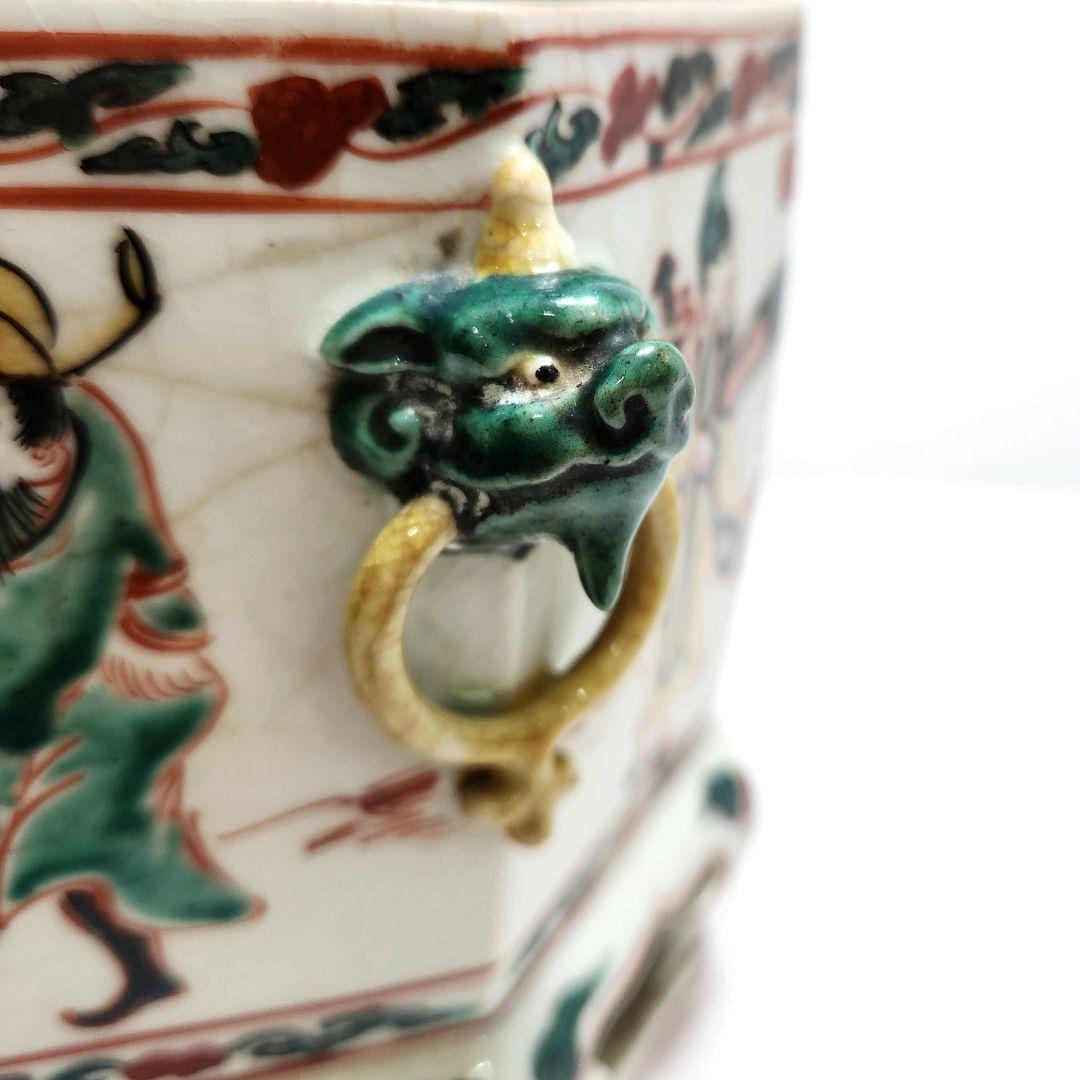 Y3435 南京赤絵 赤絵龍摘獅子耳摘人物文香炉 高さ23㎝ 木箱付き