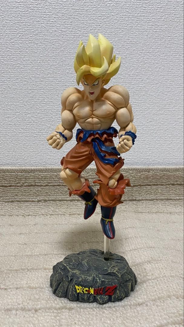 ドラゴンボールガレージキッ塗装完成品孫悟空スーパーサイヤ人とフィギュア2点セット