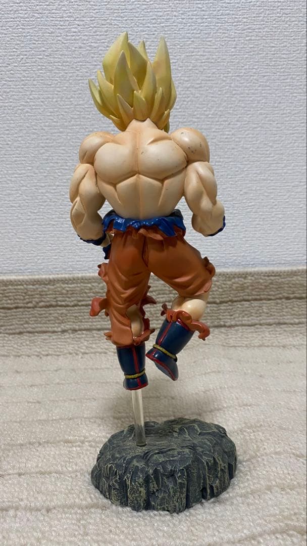 ドラゴンボールガレージキッ塗装完成品孫悟空スーパーサイヤ人とフィギュア2点セット