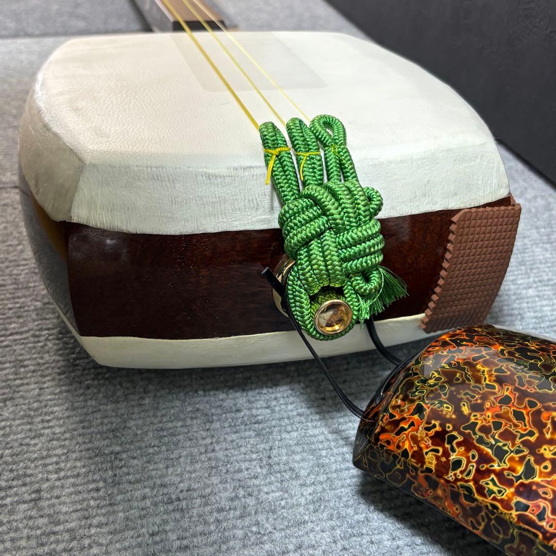 高級津軽三味線　太棹　犬皮　東さわり　鼈甲バチ　ハードケース付