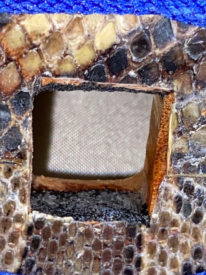 三線　本革　スタンド付き