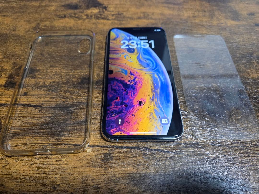 【美品　送料無料】Apple iPhone xs シルバー 本体