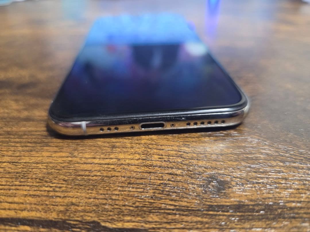 【美品　送料無料】Apple iPhone xs シルバー 本体
