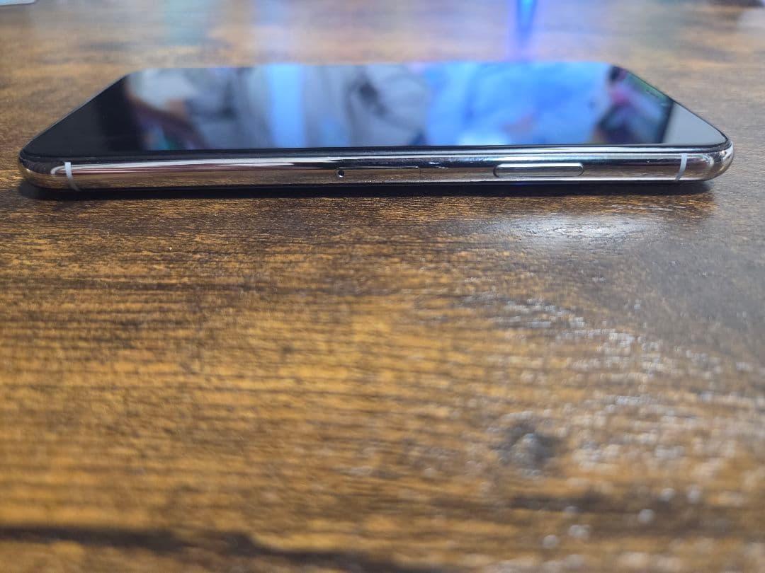 【美品　送料無料】Apple iPhone xs シルバー 本体