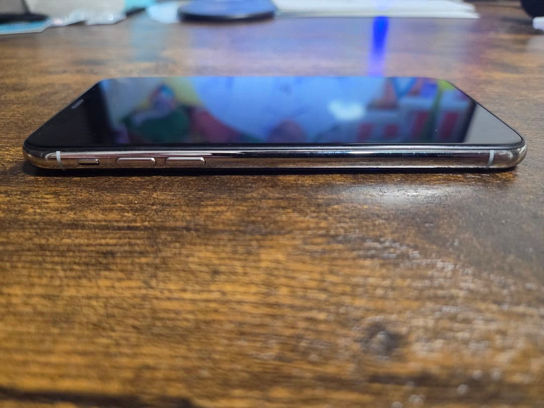 【美品　送料無料】Apple iPhone xs シルバー 本体