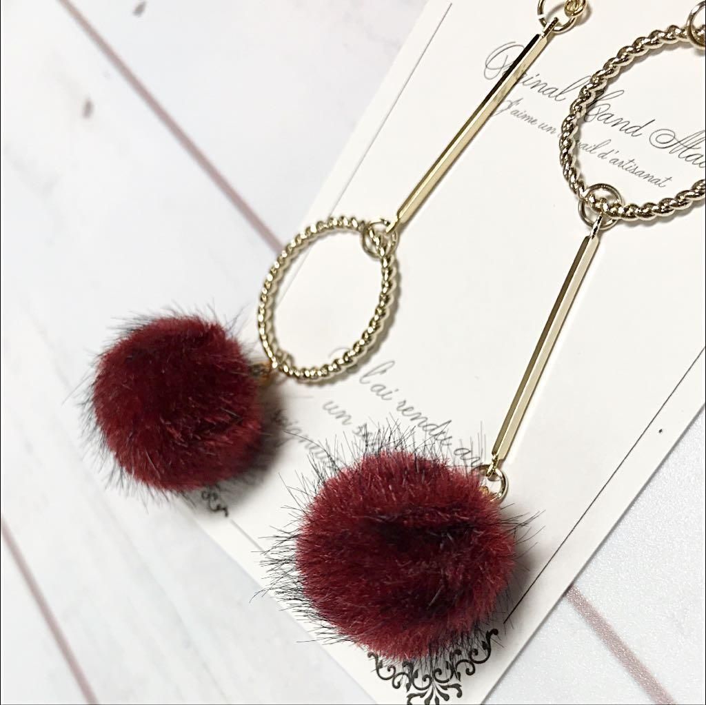 276 ボルドーのフェイクチャームとリングのピアス