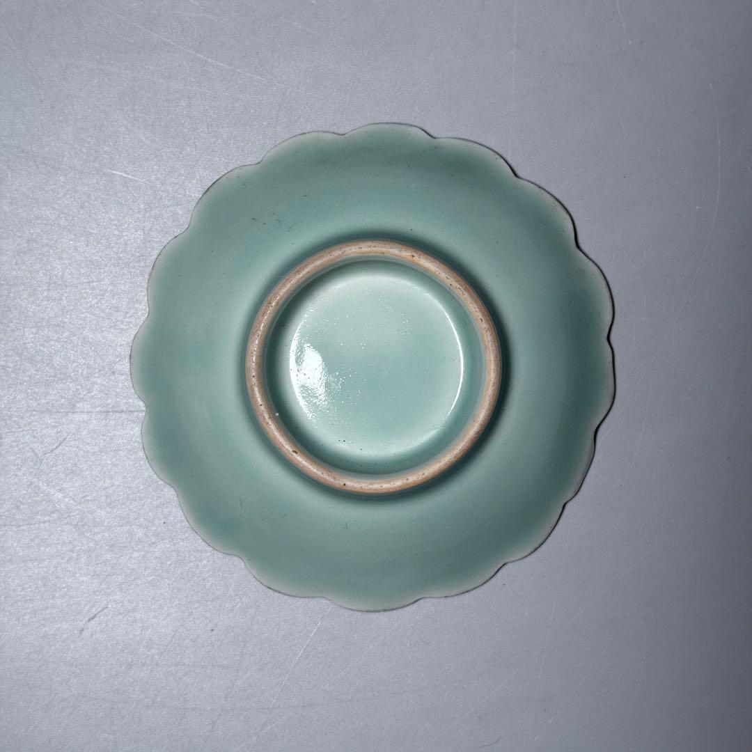 後期鍋島　渦巻文陽刻輪花小皿　奇跡の5枚揃　掲載　「通観　鍋島青磁」　同手掲載