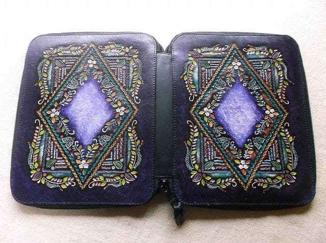 ラウンドファスナータイプの単行本サイズカバー　牛革　刻印＆拭き染め