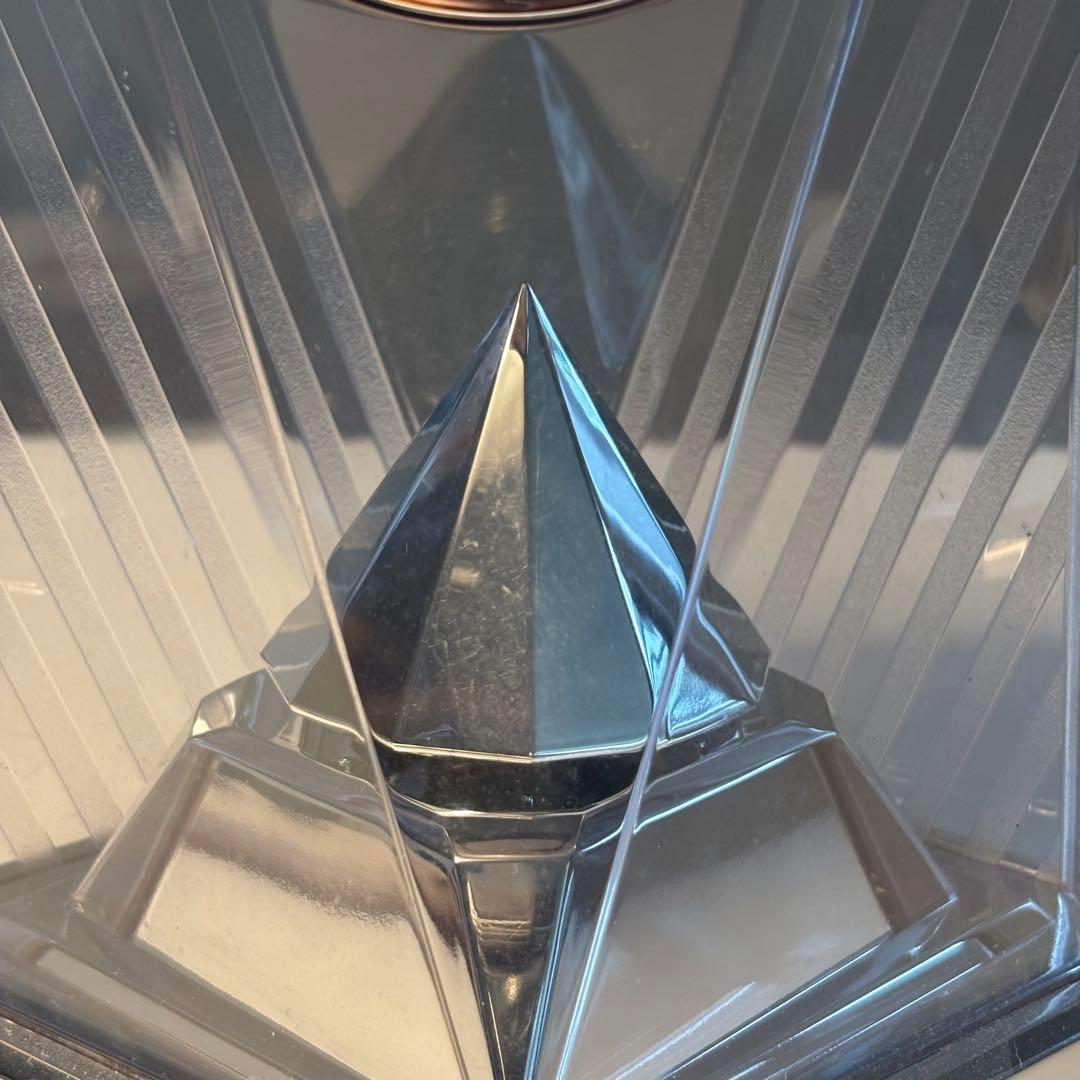 ポストモダンデザインの置き時計 seiko キネティック インテリア