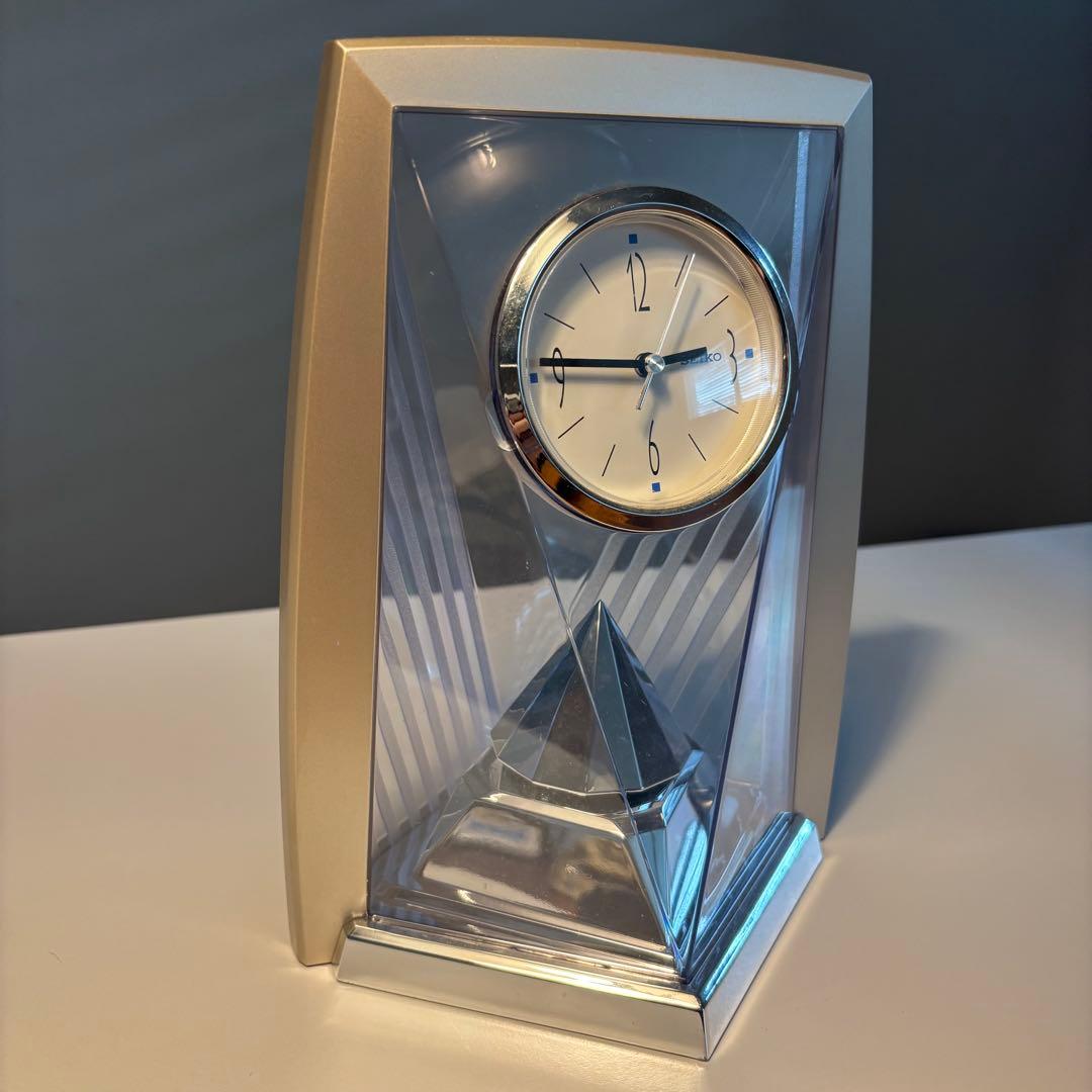 ポストモダンデザインの置き時計 seiko キネティック インテリア